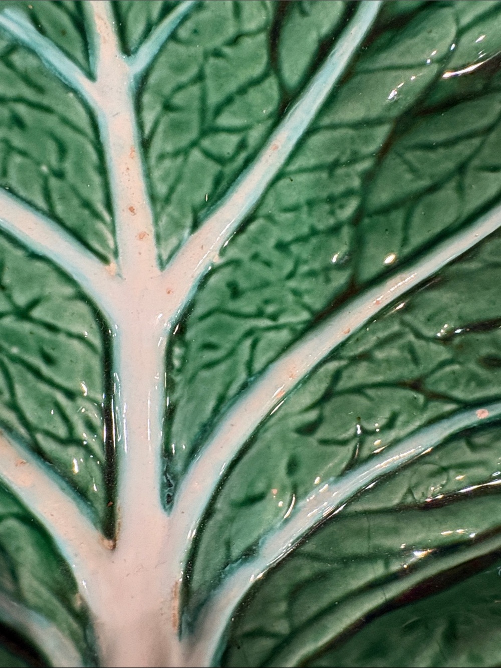 VTG- Bordallo Pinheiro Cabbage Leaf Serving Bowl - Picture 4 of 16